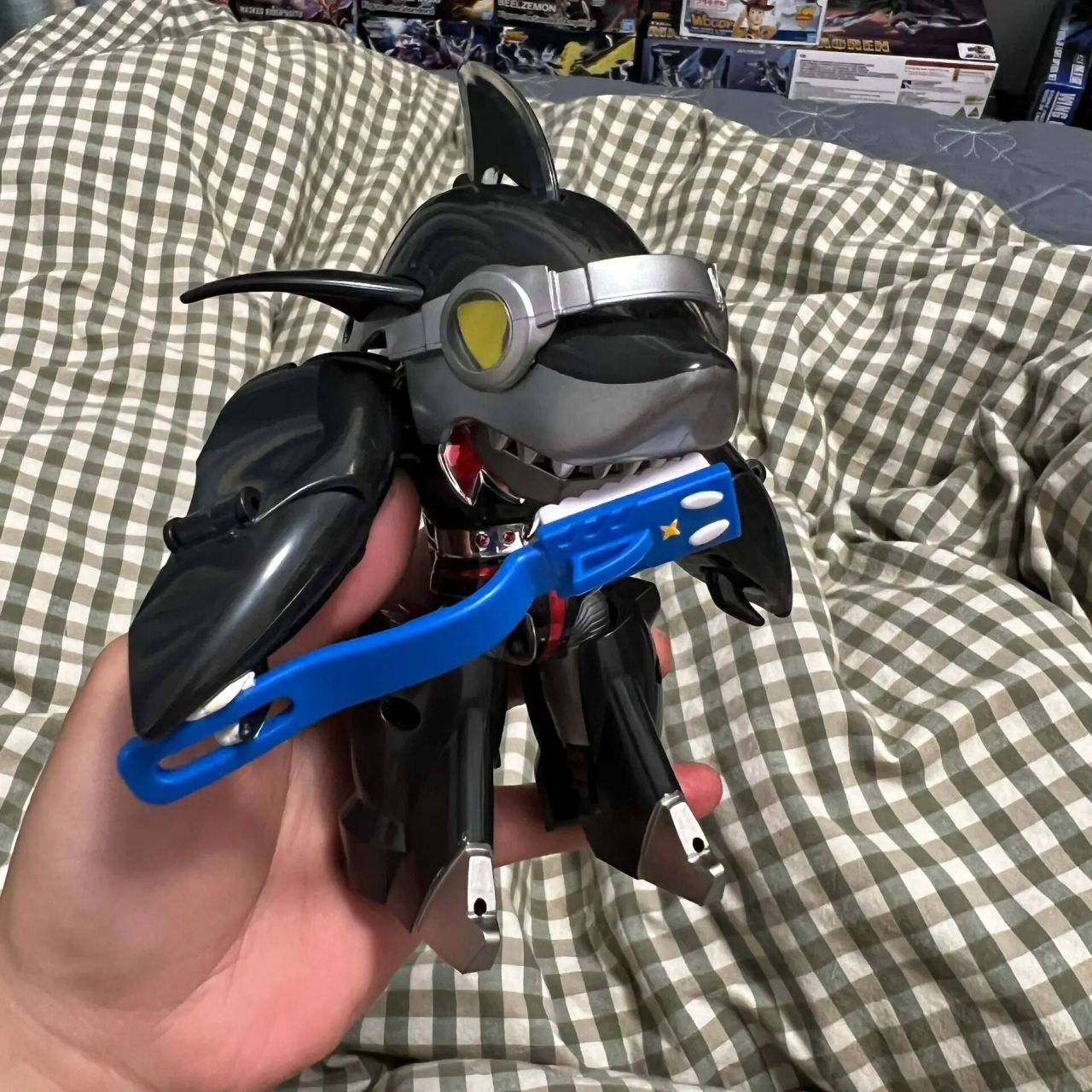 铁甲小宝最帅鲨鱼辣椒 这个鲨鱼辣椒太帅了co版带牙刷