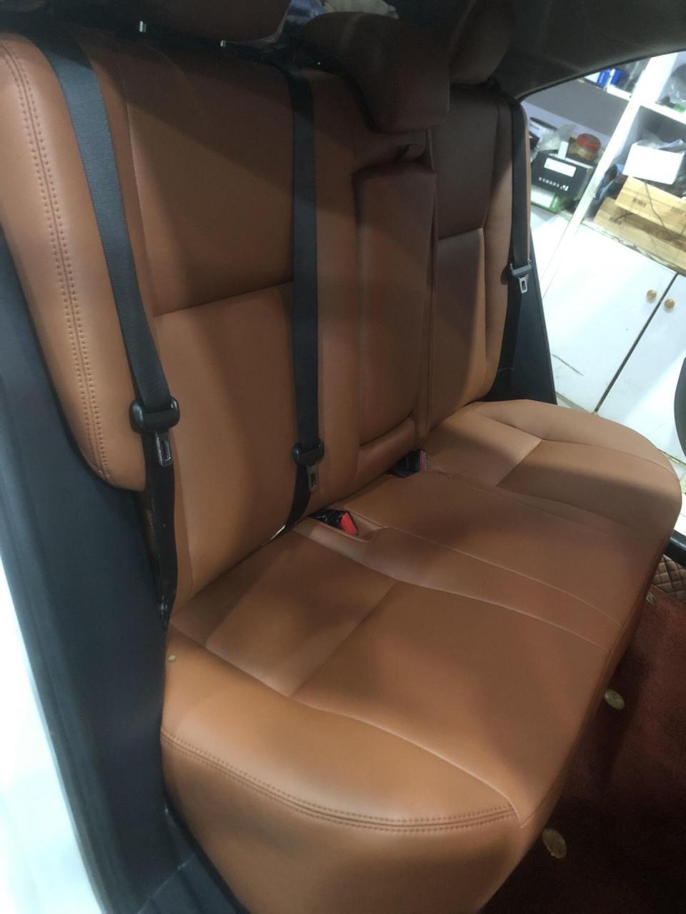 丰田雷凌   原车布织更换  真皮座椅,门板升级卡宴棕色