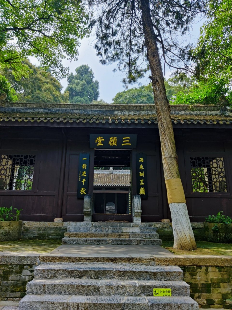 古隆中,诸葛亮故居 诸葛亮故居纪念有襄阳古隆中和河南南阳卧龙岗.