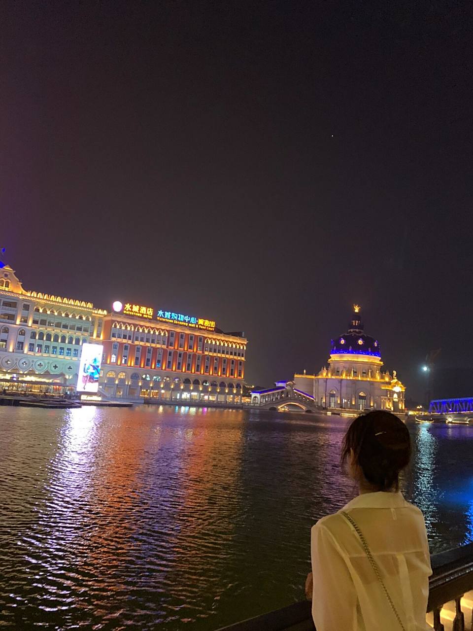 请问无锡站跟无锡东站 一个是火车站一个是高铁站吗?