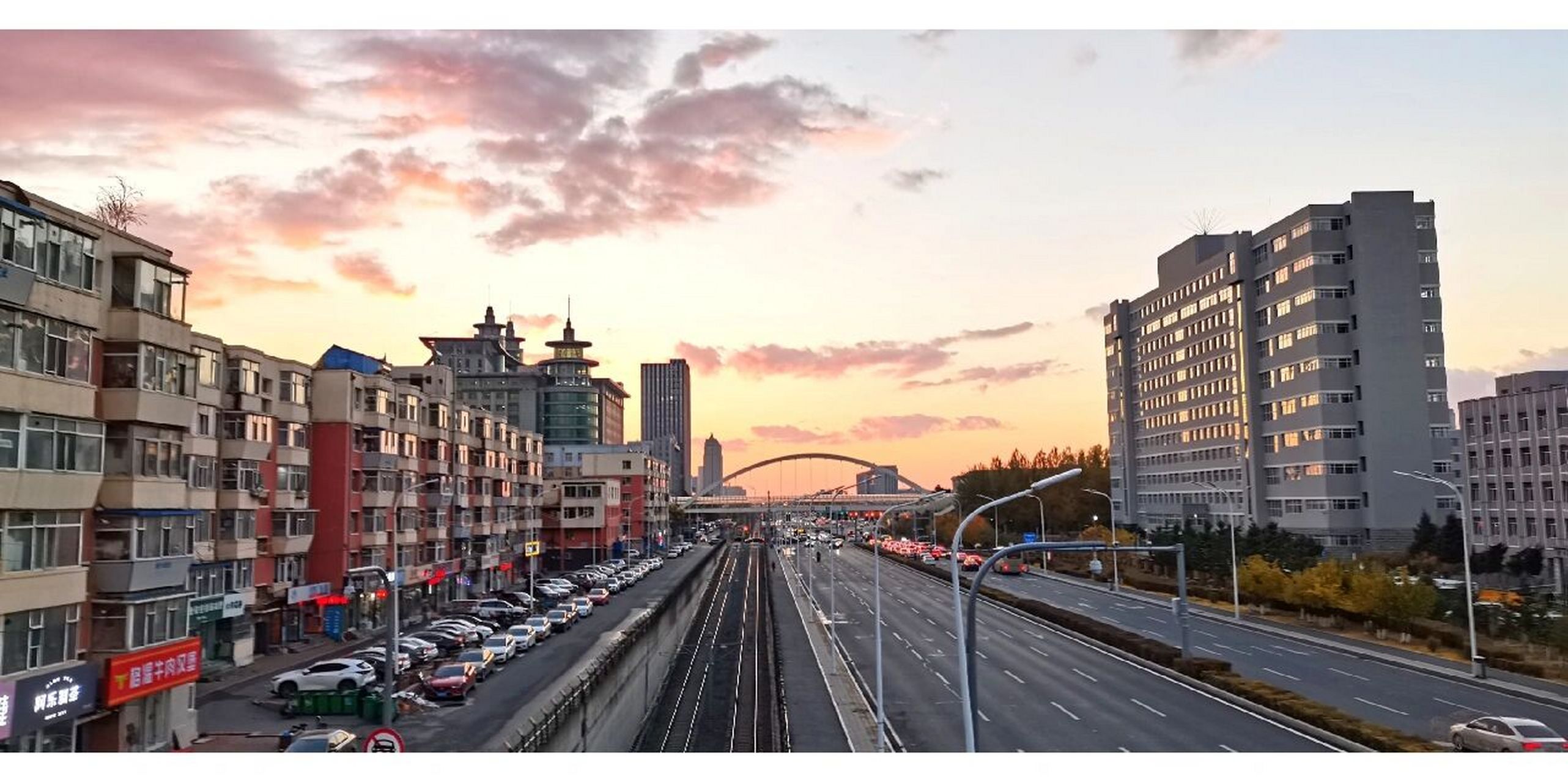 长春大学天桥 晚霞景色