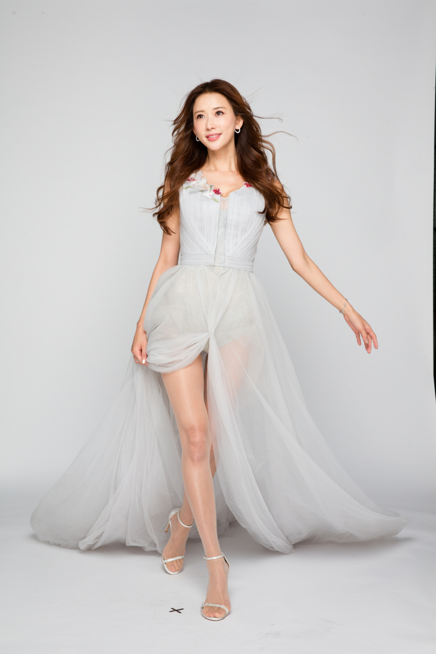 林志玲早期写真,美腿吸睛