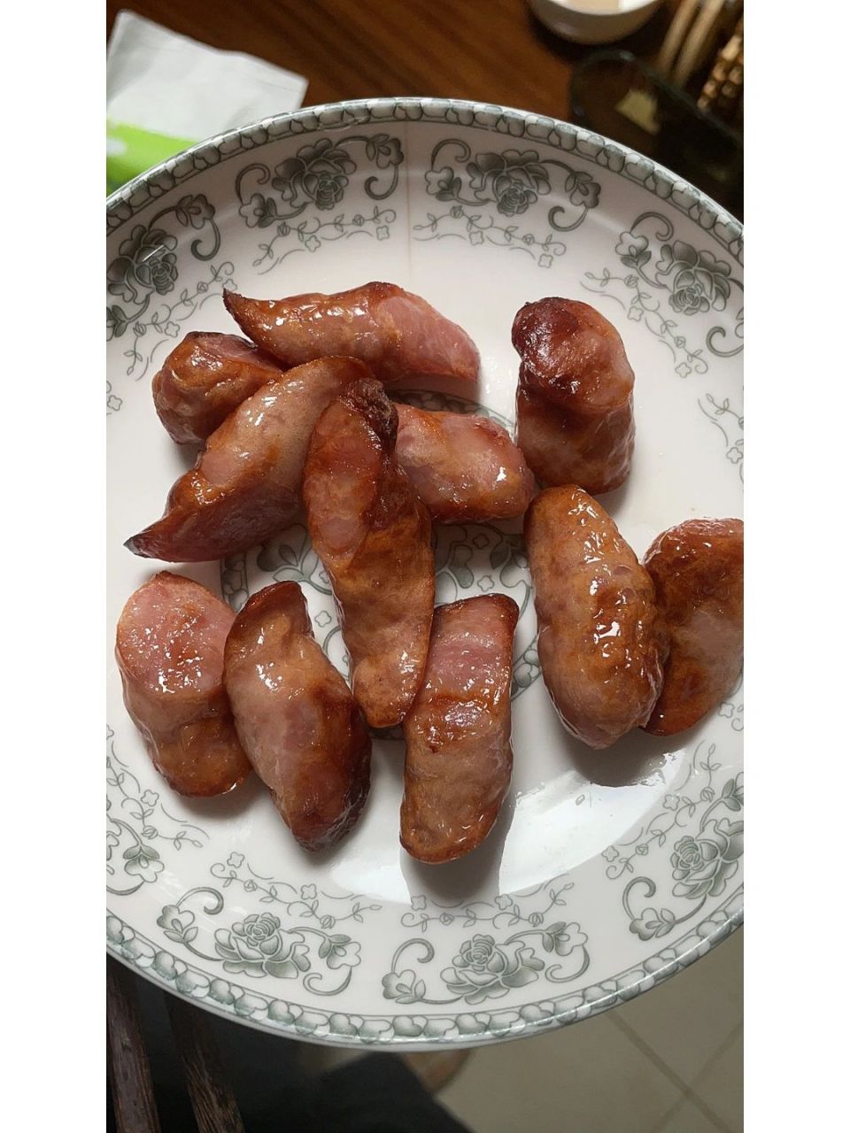 我真的太太太喜欢吃香肠了 图一:山姆 台湾风味香肠 图二:盒马 小牛