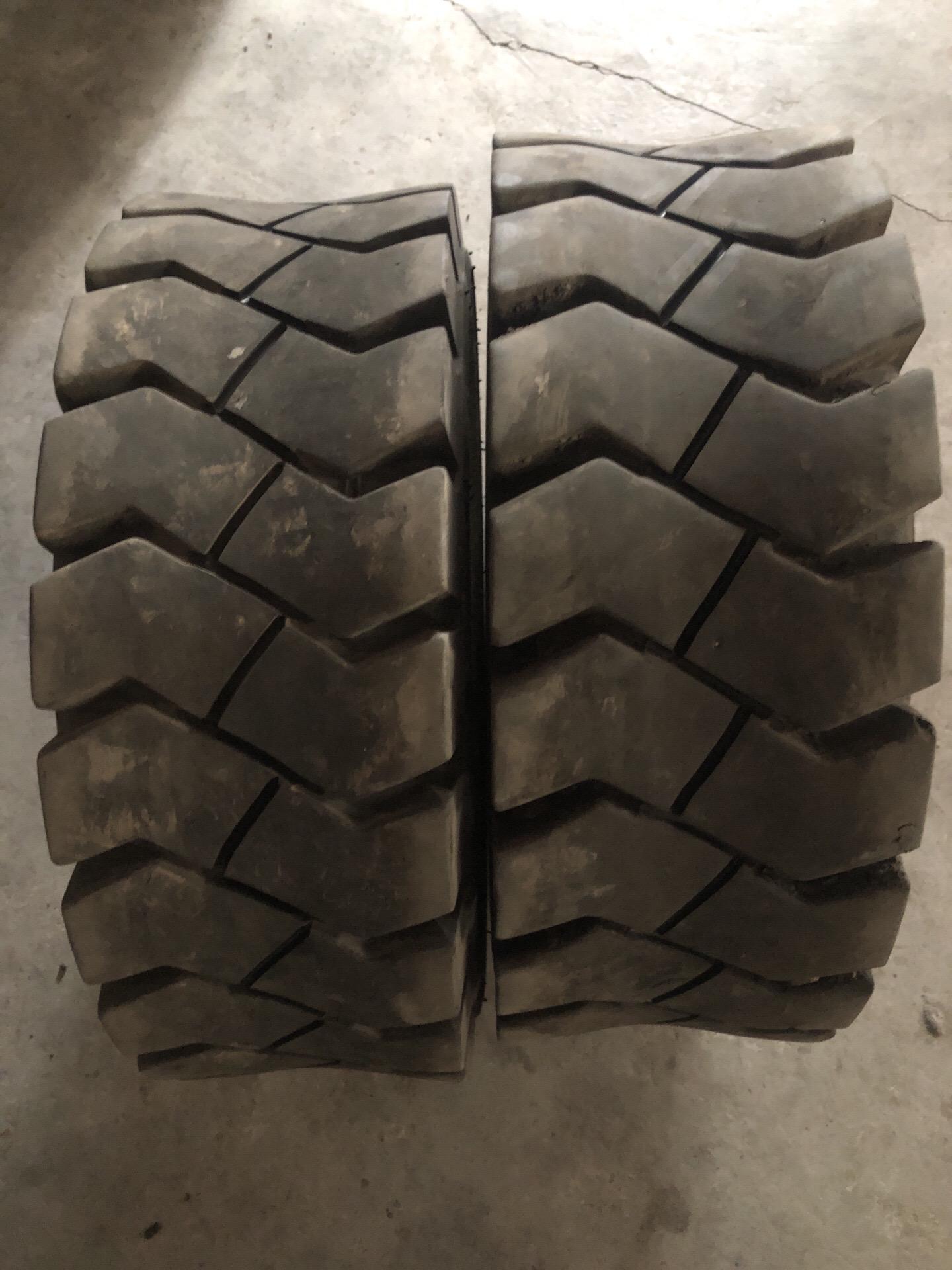 大量出售叉车轮胎650-10 28x9-15 825-150 300-15充气叉车轮胎