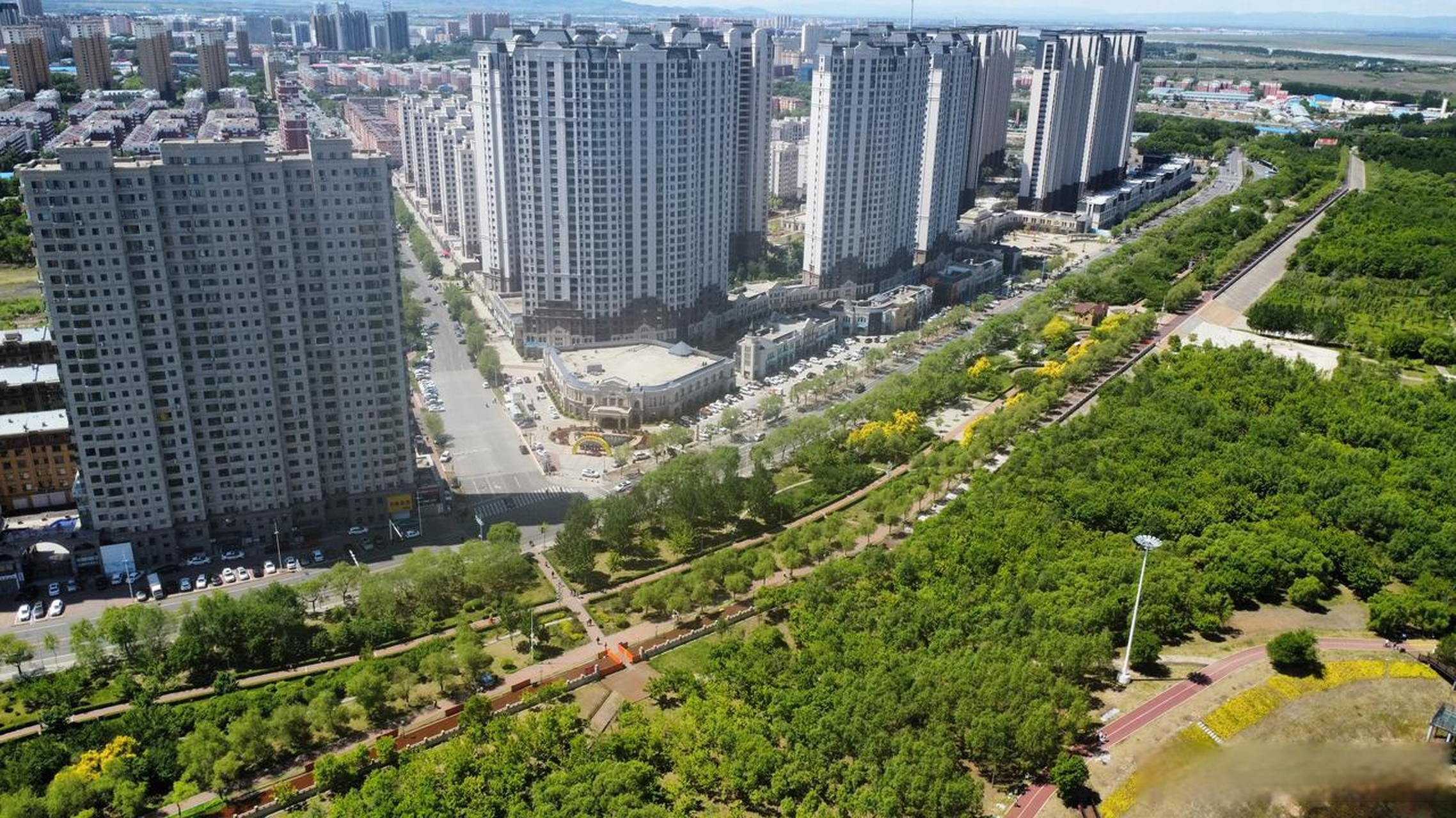 航拍佳木斯松花江外滩美丽风光