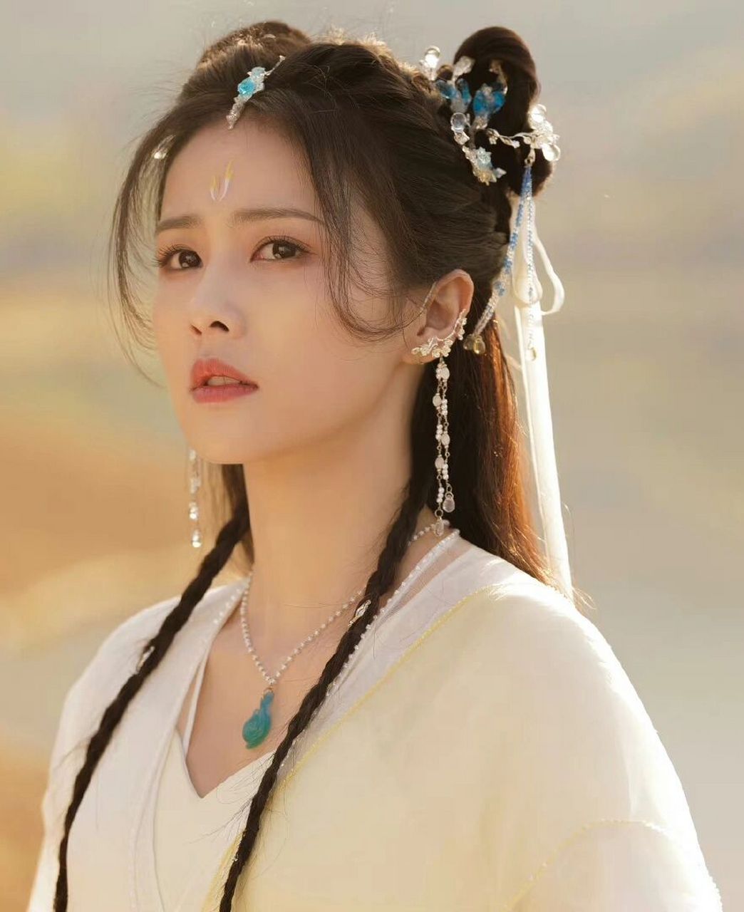 恭喜黎苏苏历劫成功～头像壁纸安排上啦 黎苏苏是一颗明朗的星星,她载