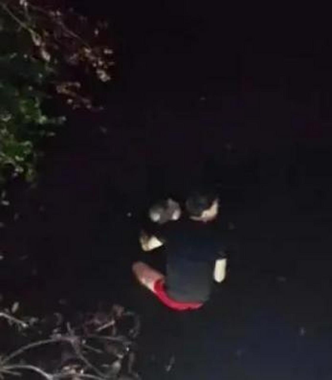 浙江温岭,晚上7点,忙碌了一天的27岁小伙陈涛,又选择了在晚饭后到河边