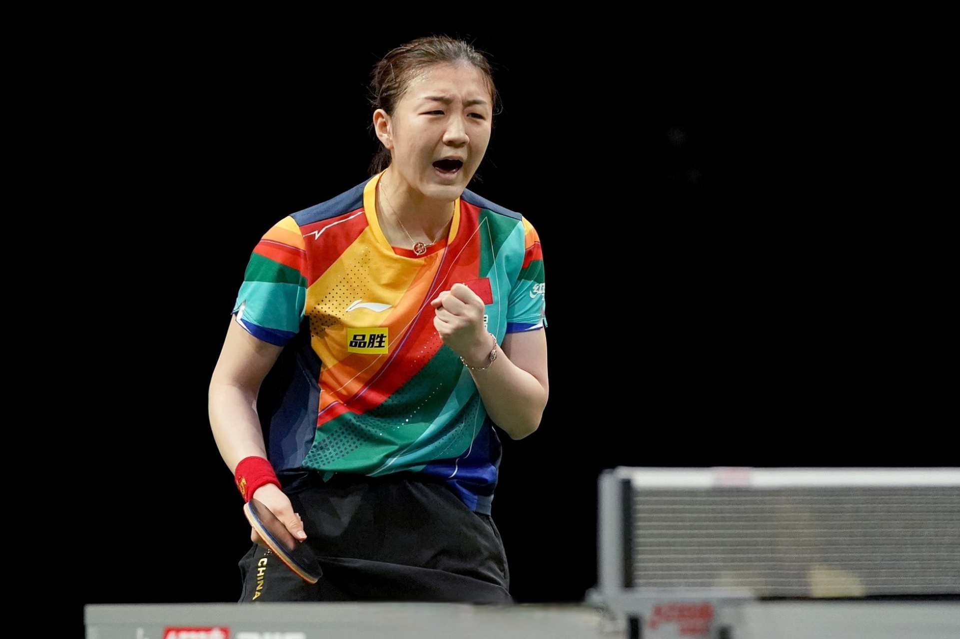 女单决赛非常激烈,前两局战成1-1,陈梦11-5先下一城,孙颖莎11-8扳平