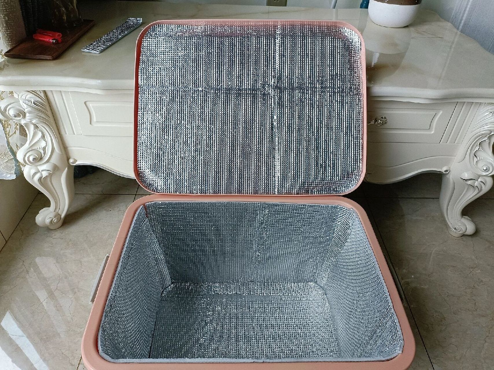 8元低成本自制保温箱 材料:收纳箱,保温棉,强力双面胶 利用家里闲置的