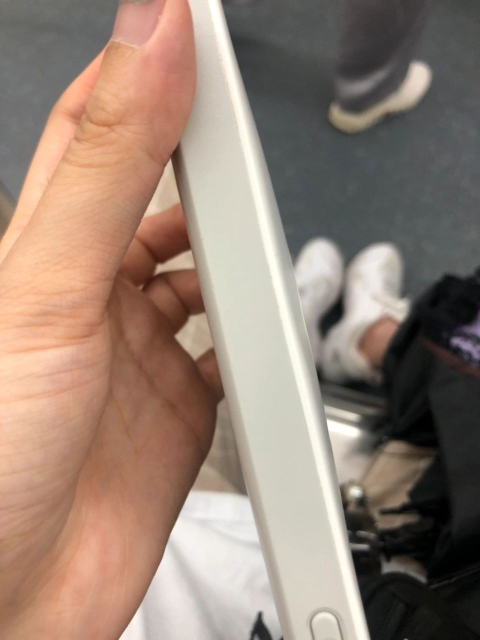 我的罗马仕充电宝也鼓包了…想听充电宝安利 18年暑期购入的.