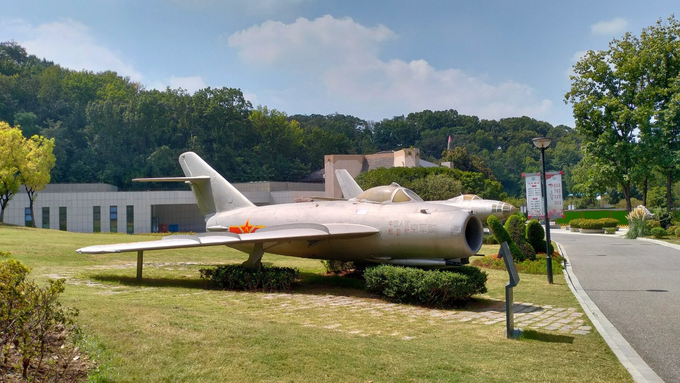 南京国防园. 国防园景点是免费的,游客不多,很是幽静.