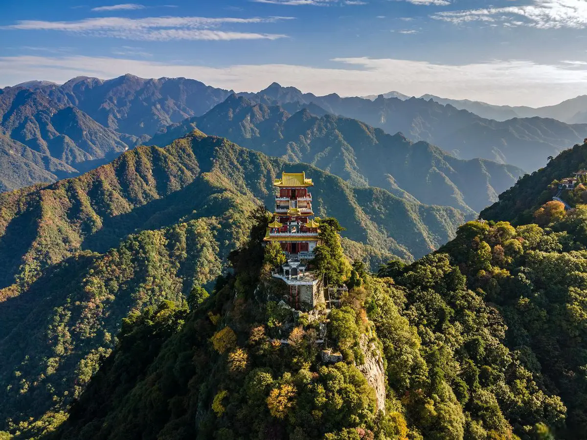 但你知道吗,这里可不是闹着玩的.有人夜闯秦岭冰晶顶,结果冻成了冰棍