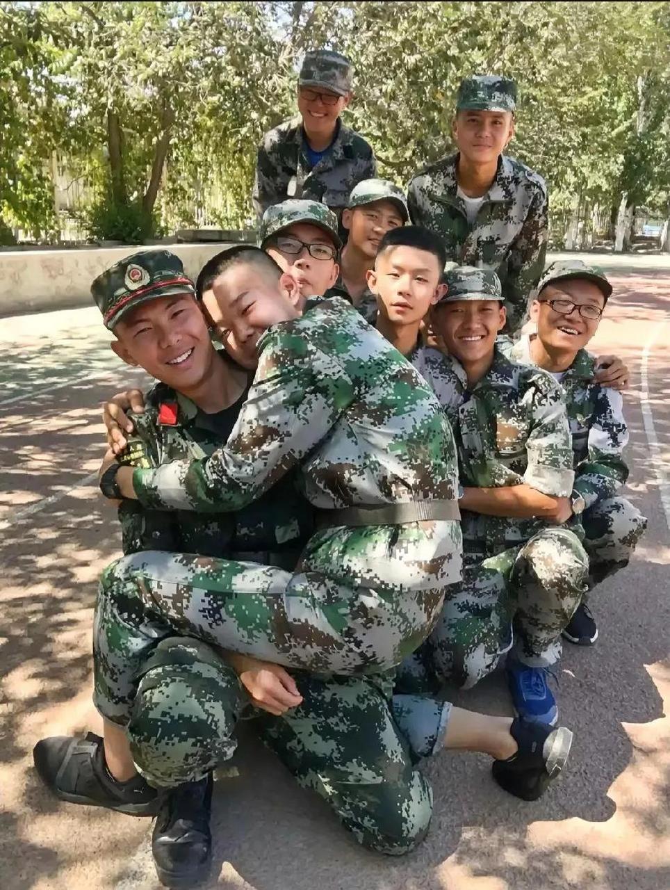 表哥的儿子真是个能干的小子,小伙长得帅,浓眉大眼,1米75的大高个