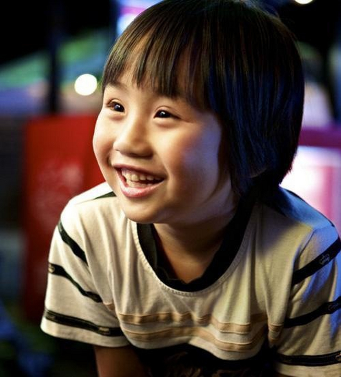 还记得童星出道演过《下一站幸福》的小小彬吗?