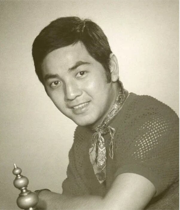 原来这三位男演员是兄弟关系