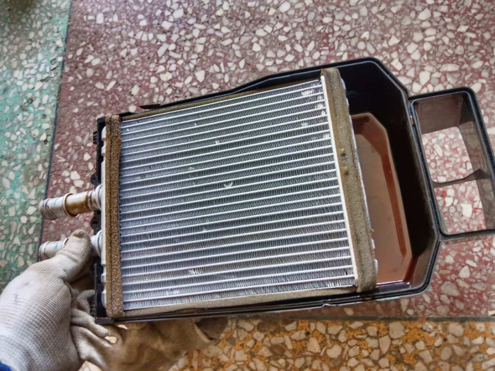 大众新桑暖风水箱漏水,更换完工.