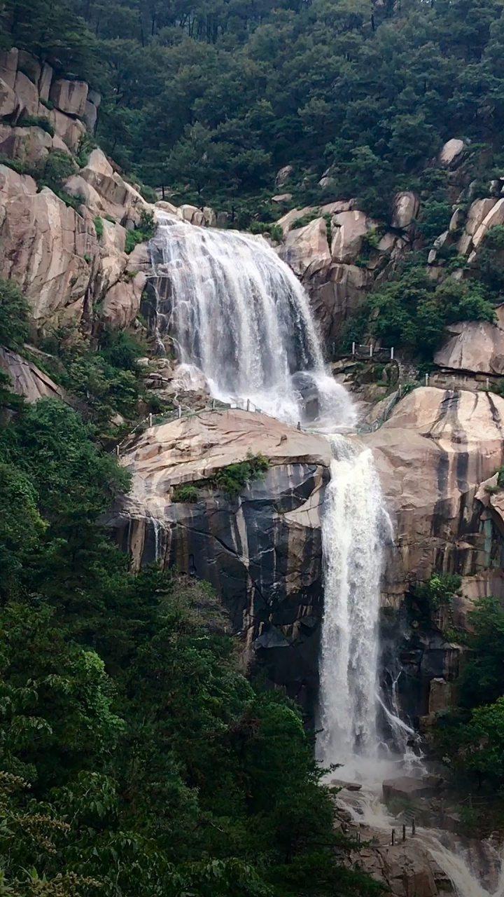 蒙山蒙山龙潭瀑布图片