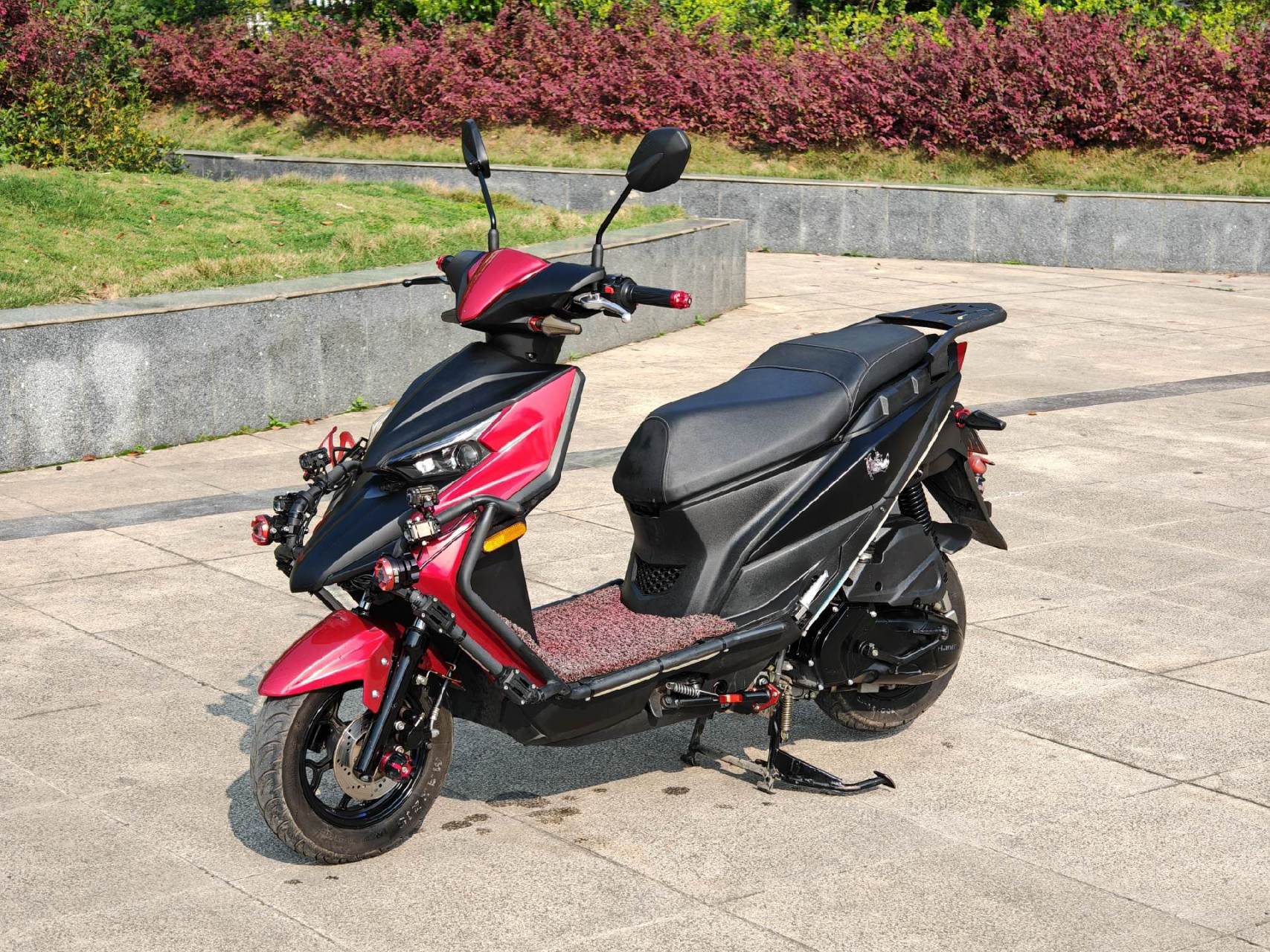 车型:豪爵超级鹰摩托车 年份:2021-4 公里数:25000 过户次数:0 保险