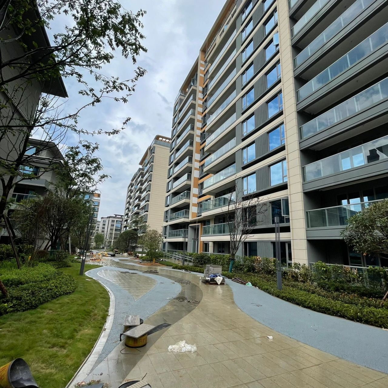 佳兆业珑樾壹号8月 8月份的珑樾壹号 带设计老师老师过来复尺 入群