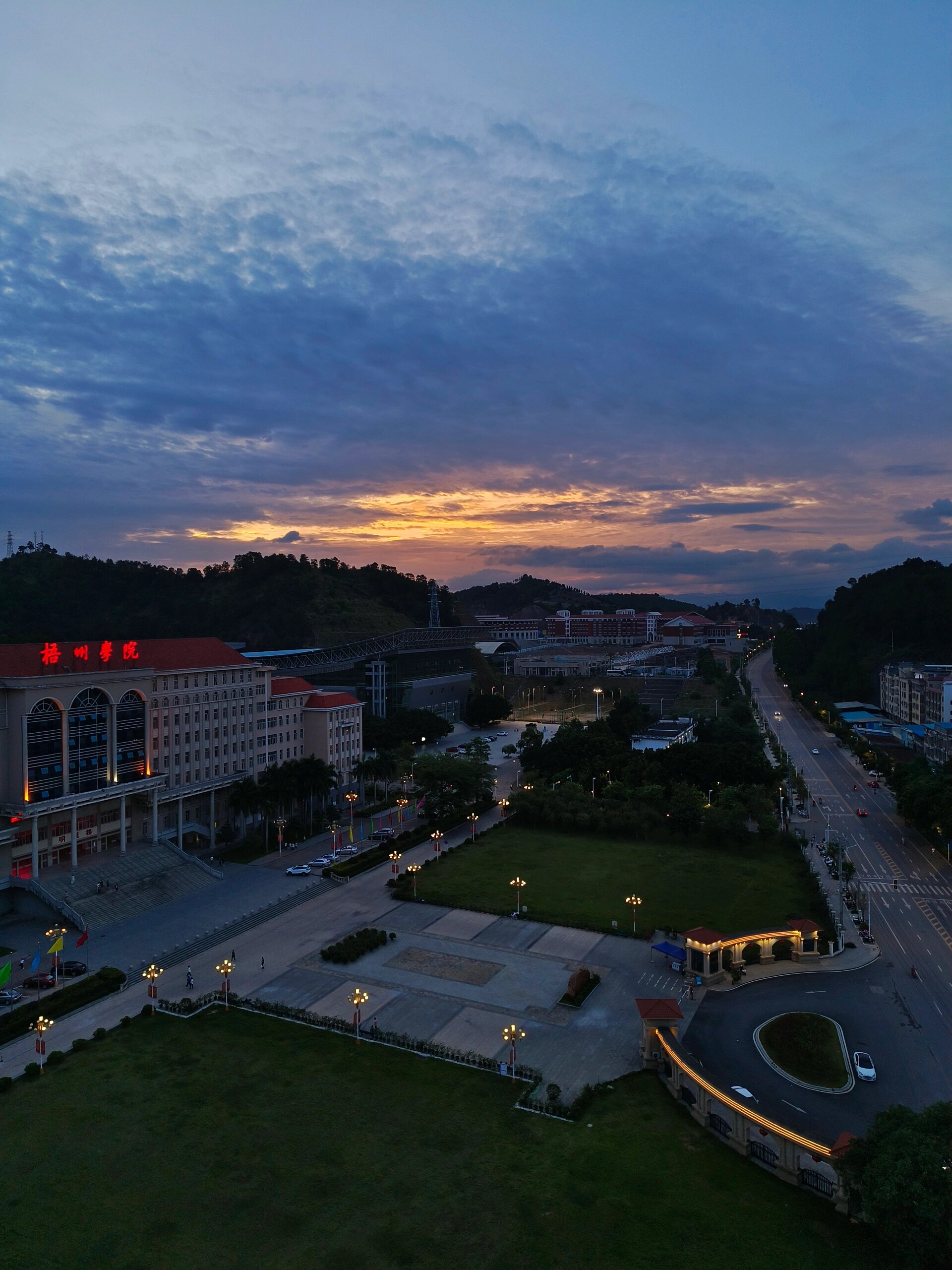 广西梧州学院图片