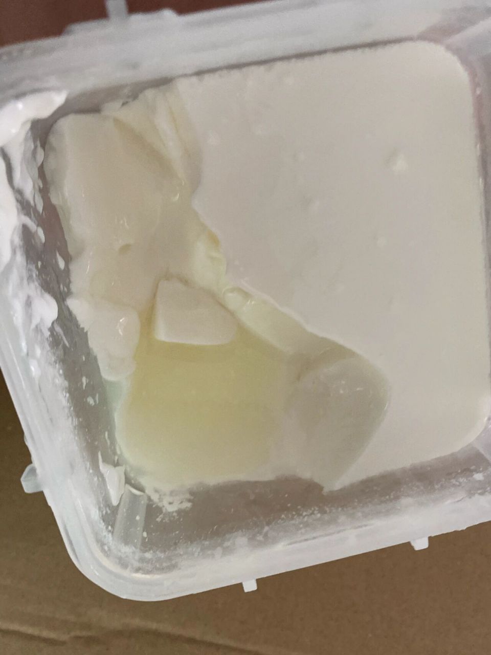 坏了的酸奶也是酸的吗? 天润的大罐酸奶 就吃了一次 今天拿出来发现有