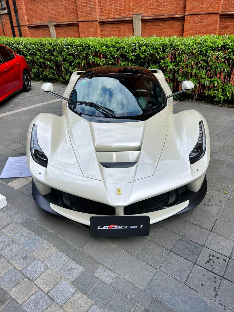 法拉利la ferrari.原厂白色拉法的魅力实在是太大了!