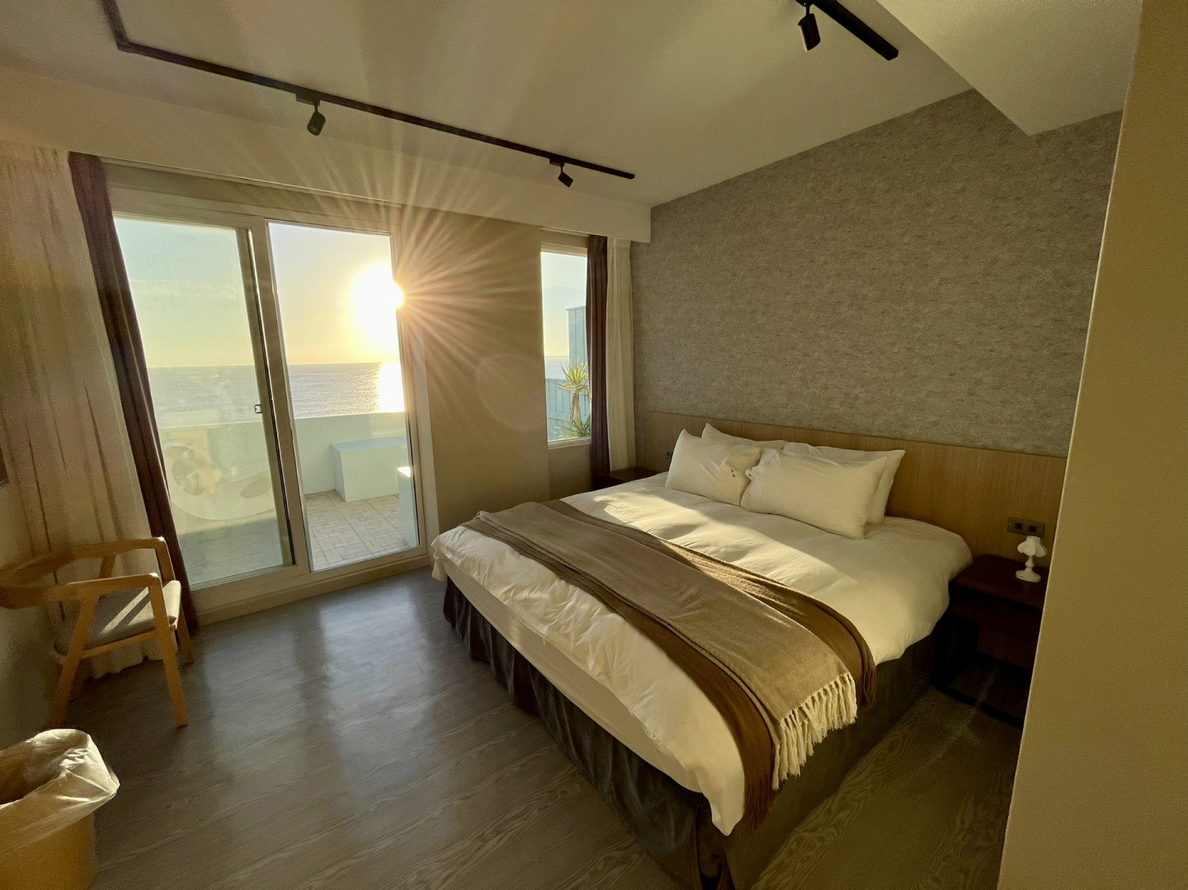 垦丁住宿推荐2|cp值超高海景房 这间民宿就位在船帆石白旅居隔壁的