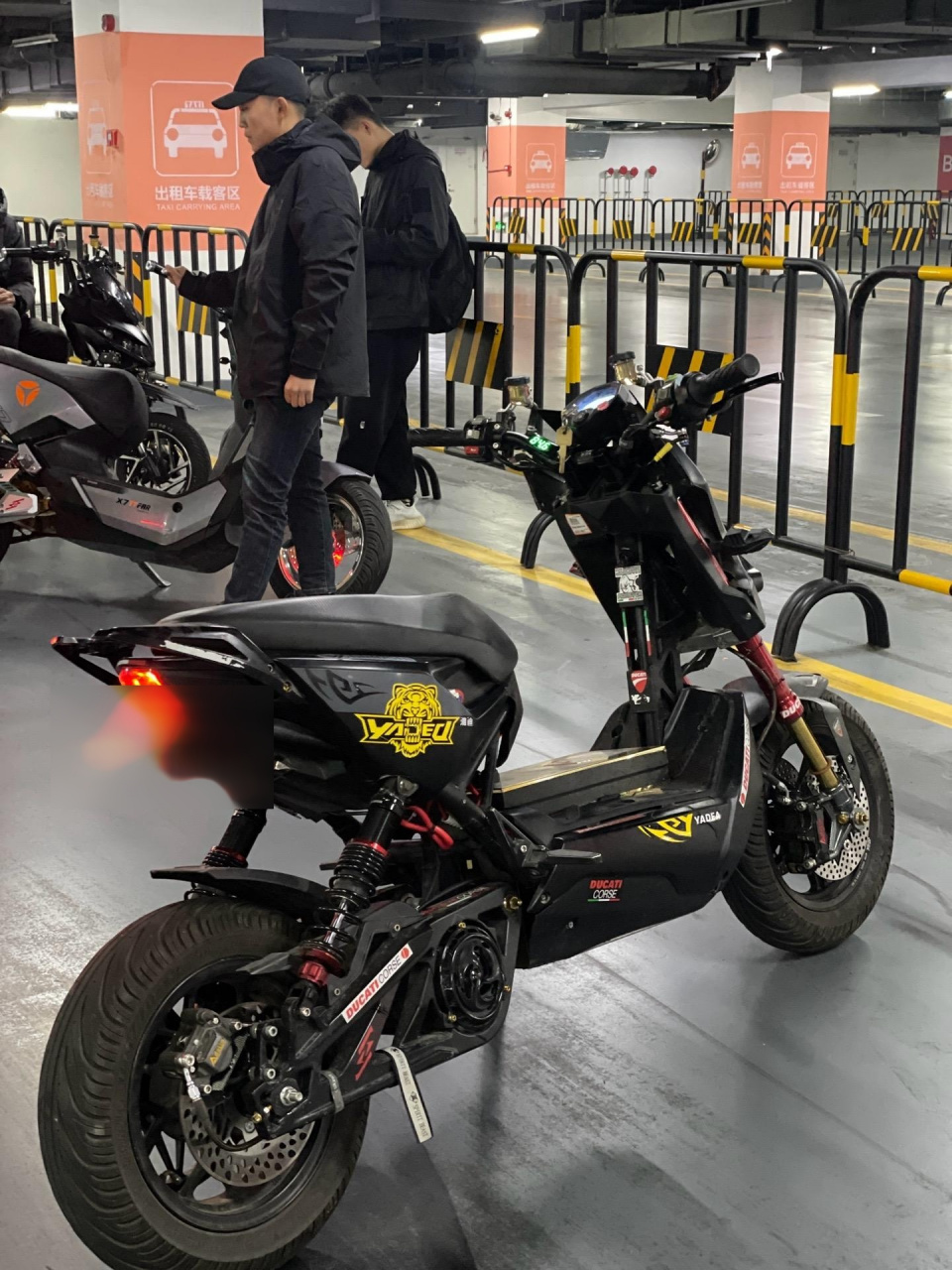 最新到家雅迪虎头战警 9.99给大家上车!