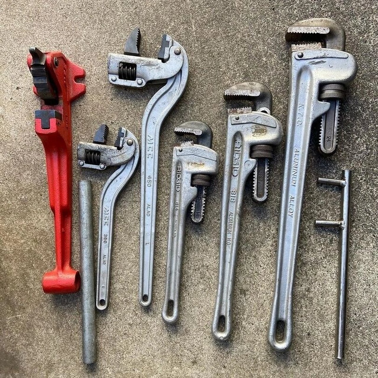 管子扳手:管道工作的得力助手 管子扳手也称为管钳是一种专用工具