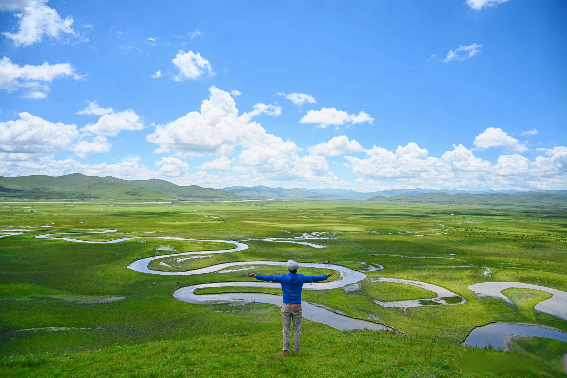 来到这里,才知道原来真的有如windows电脑桌面一样美丽的场景,这画面