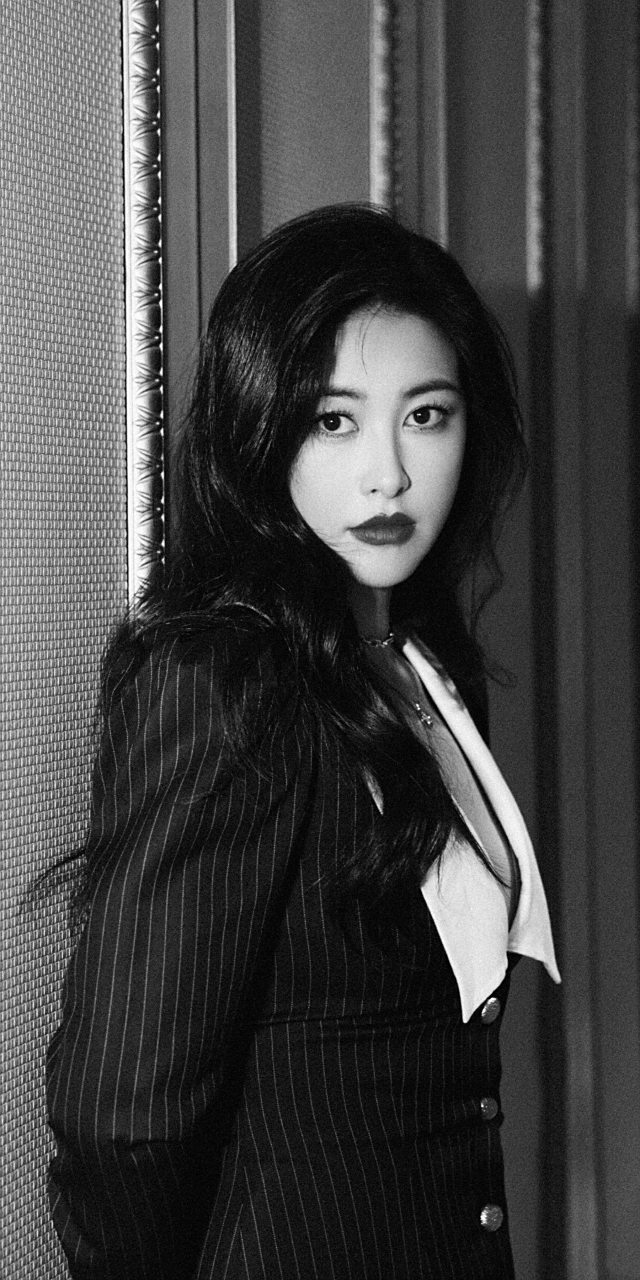 朱珠卷发红唇优雅写真壁纸