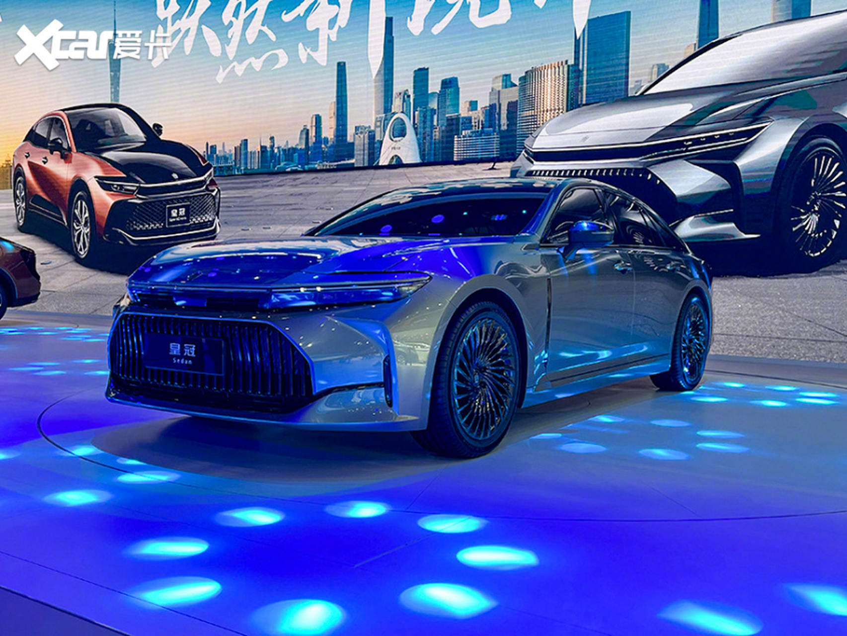 新款皇冠轿车2022图片