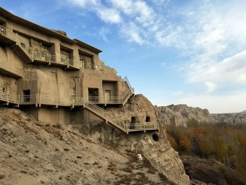 就像那些古都,如长安,洛阳等,虽屡经战火成废墟却