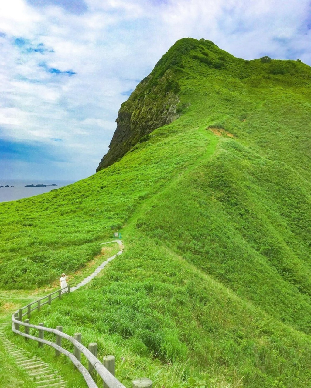 日本三大巨岩之一◎新潟佐渡岛大野龟 位于新潟佐渡岛的巨岩"大野龟"