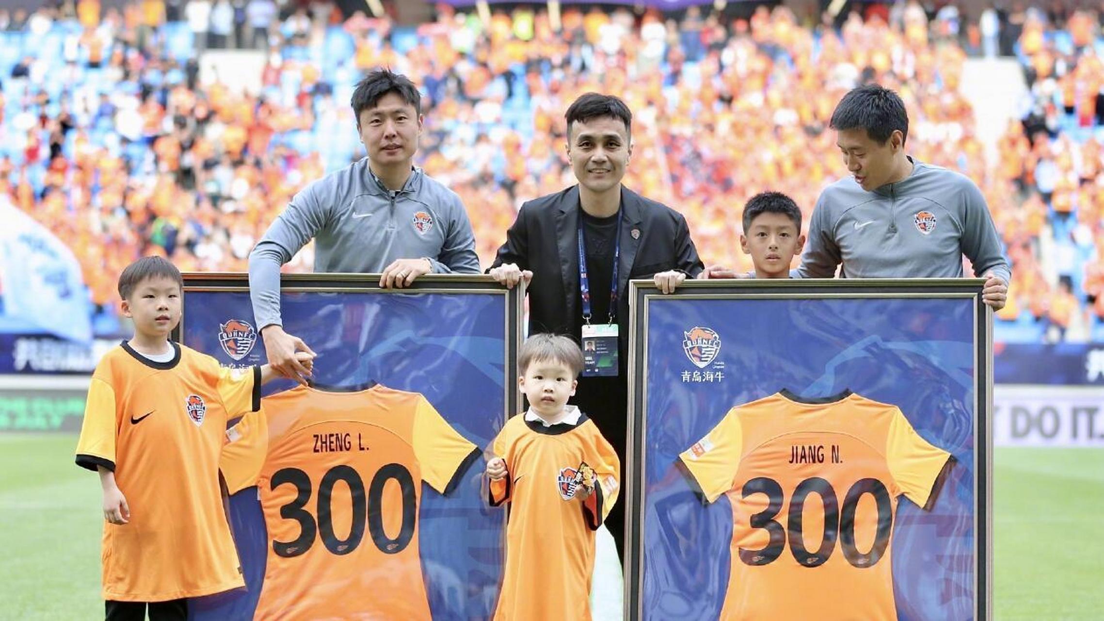 每次看到郑龙,脖子都忍不住要歪一下.