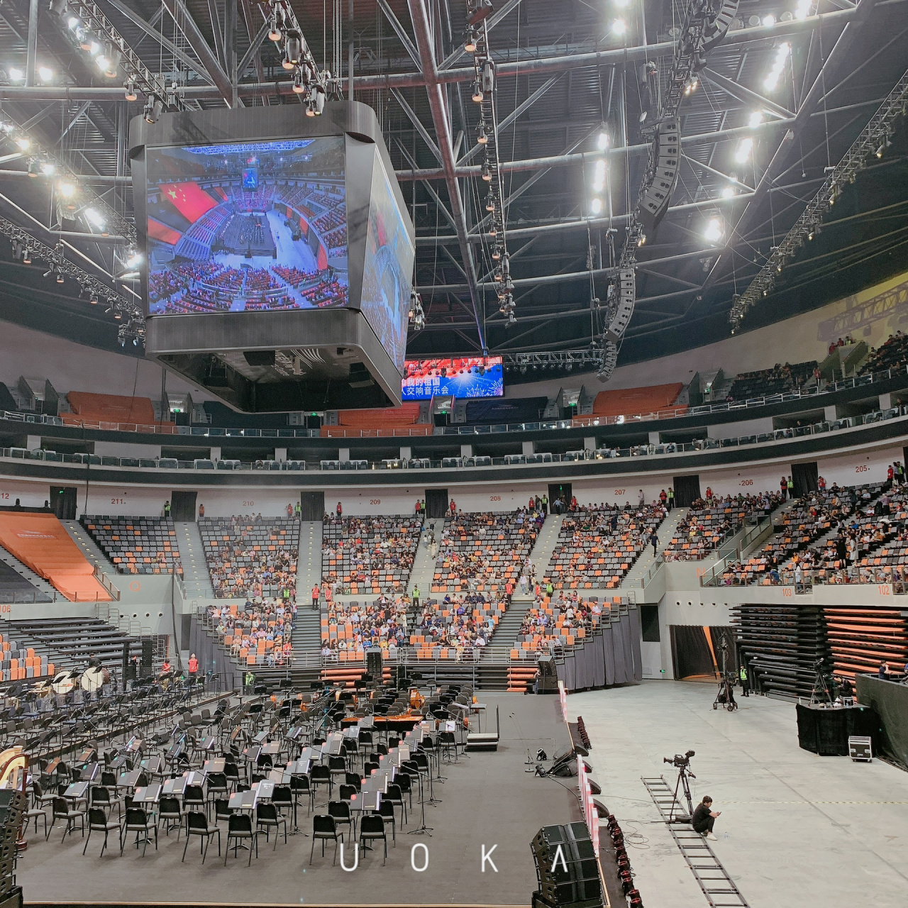 中心(地铁1号线 西环路) 场馆旧,图片拍摄于场馆侧面最高的一排座位