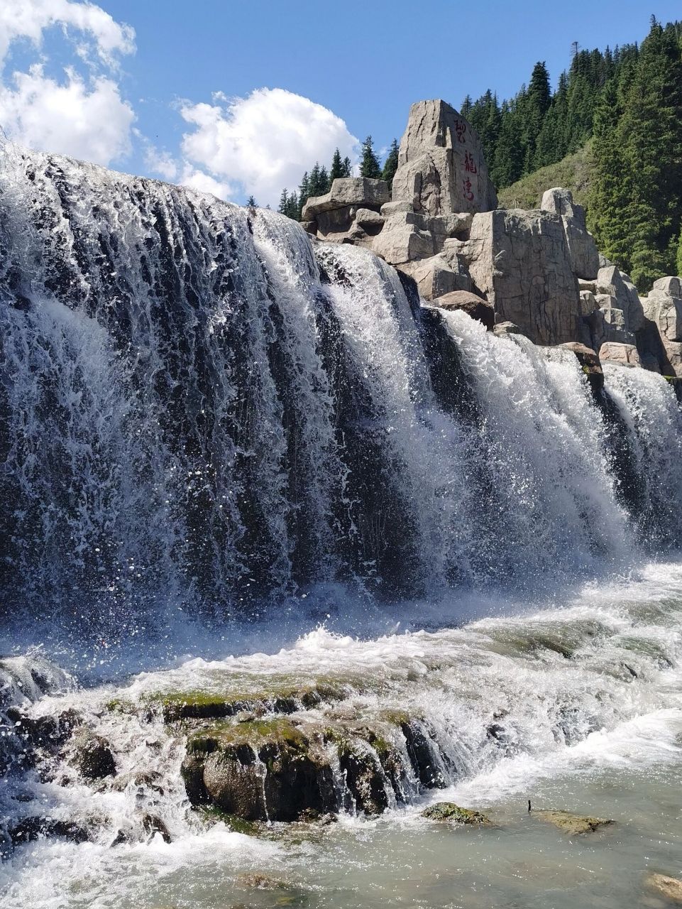 乌鲁木齐|天山大峡谷徒步攻略  天山大峡谷游玩路线:  照壁山:首先在