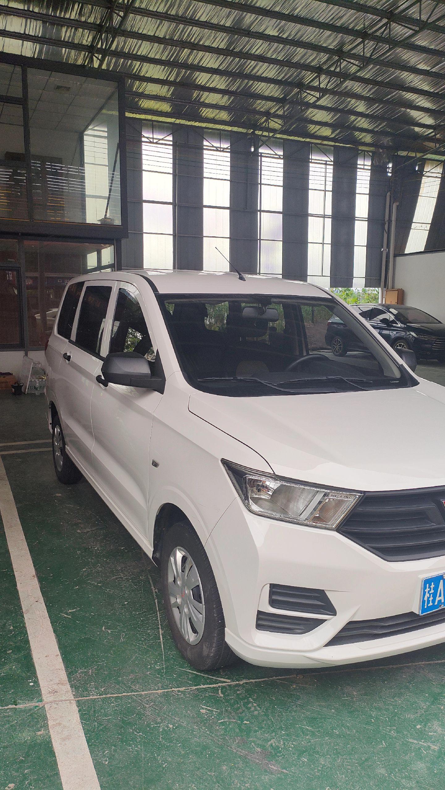 20年五菱宏光奶白色1.5排量,一手车0过户,实表2