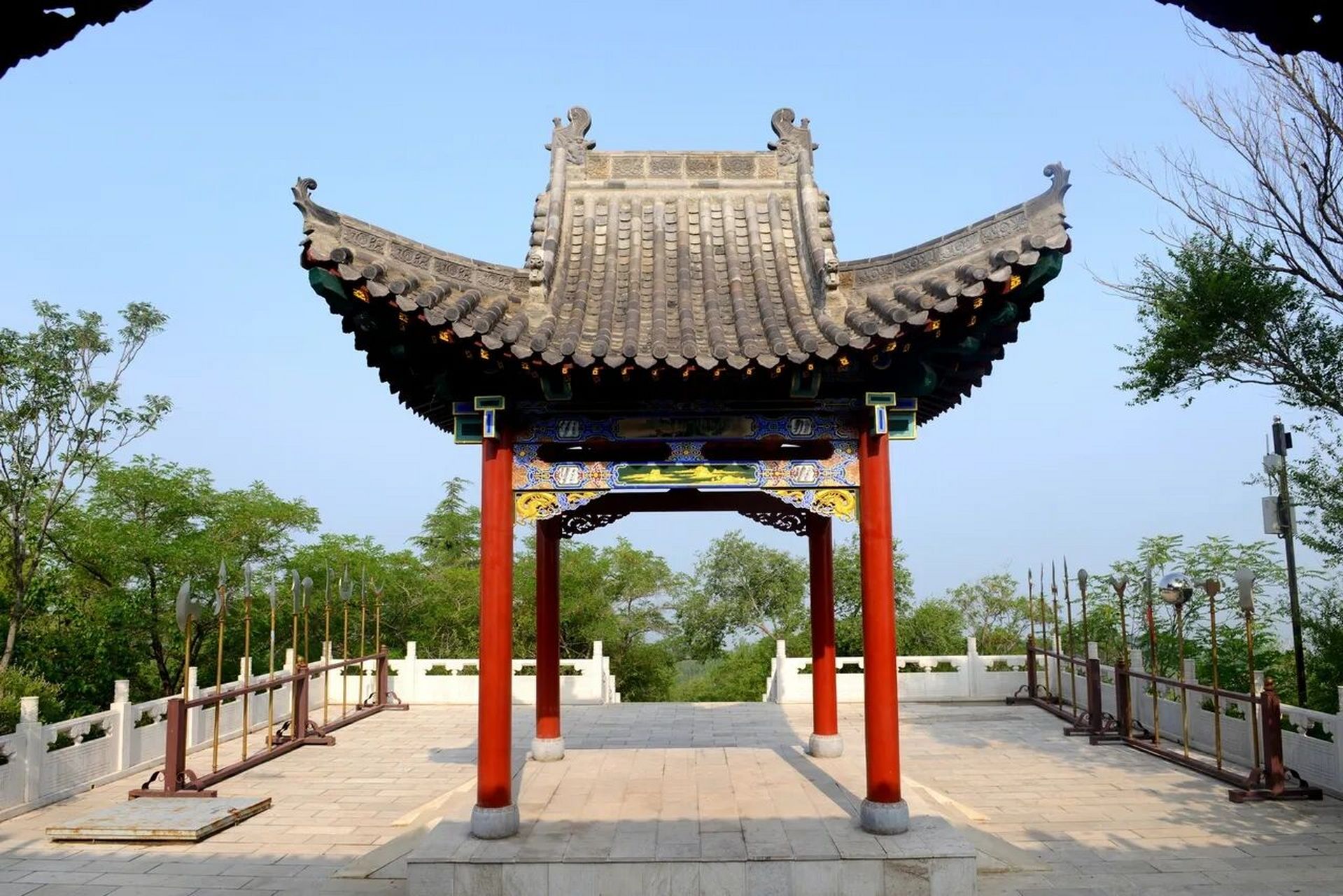 韩信祠位于河北鹿泉抱犊寨南天门附近.