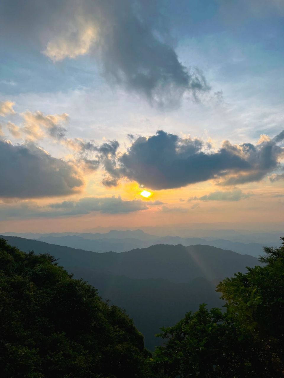 咸宁市通山县九宫山之旅 本来暑假打算去恩施的,结果跑去九宫山了一趟