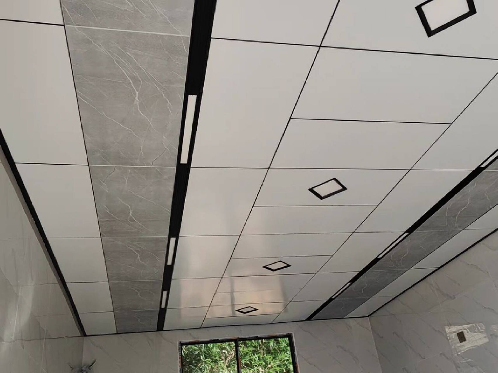 铝扣板大板吊顶安装效果图 铝扣板大板安装效果图,师傅安装技术很赞