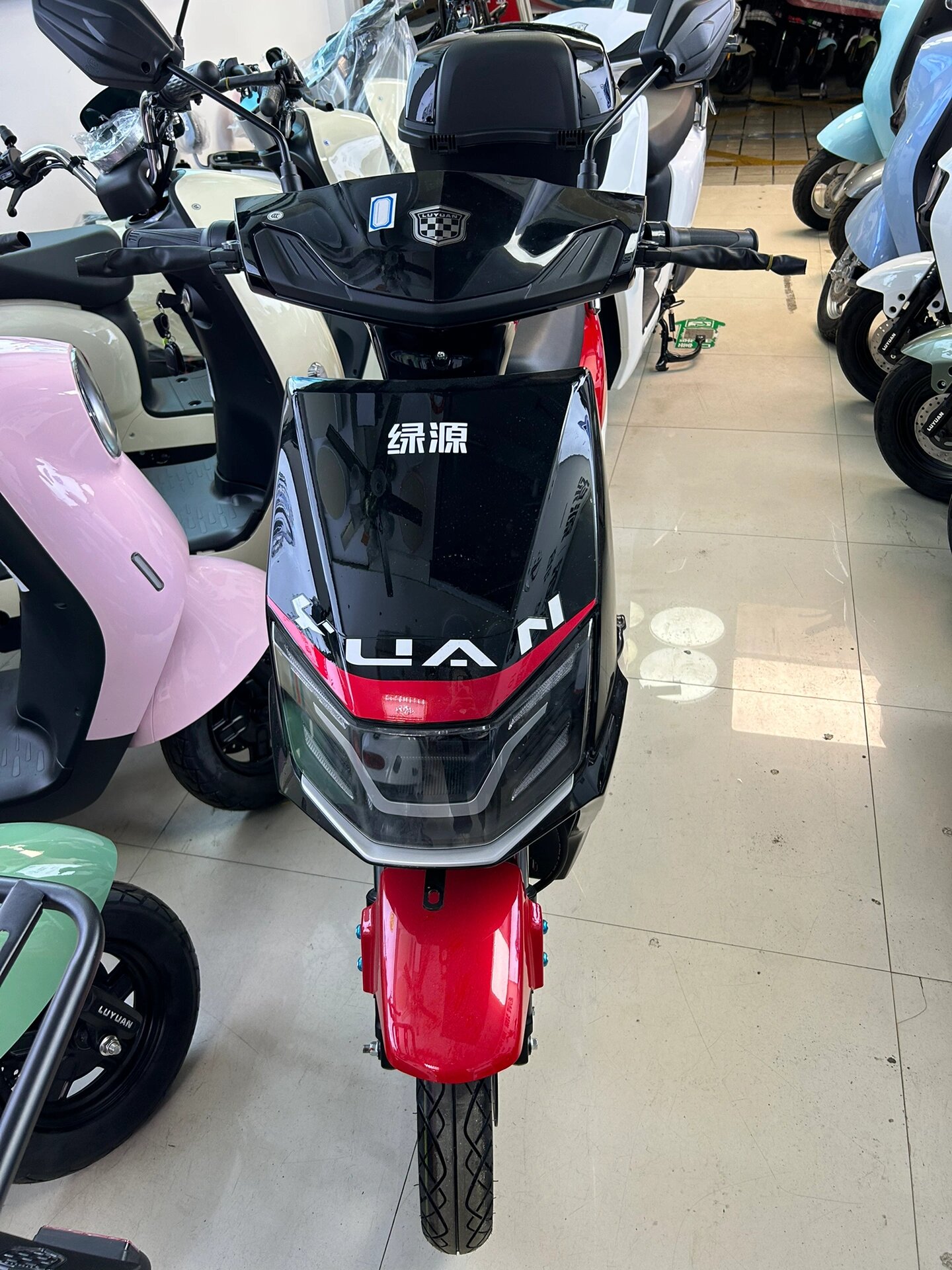 绿源电动车01 车名:zat(小神鹰) 电池规格:72v20a 续航里程:(km)80