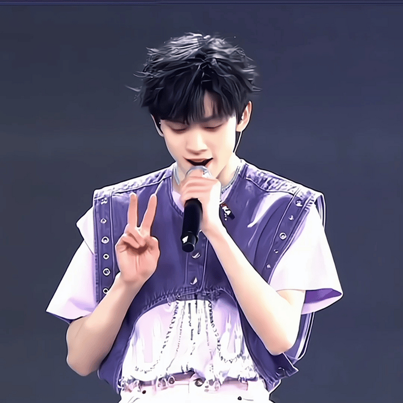 左航17岁生日快乐98tf家族-左航  希望17岁的left永远纯粹清醒,永远