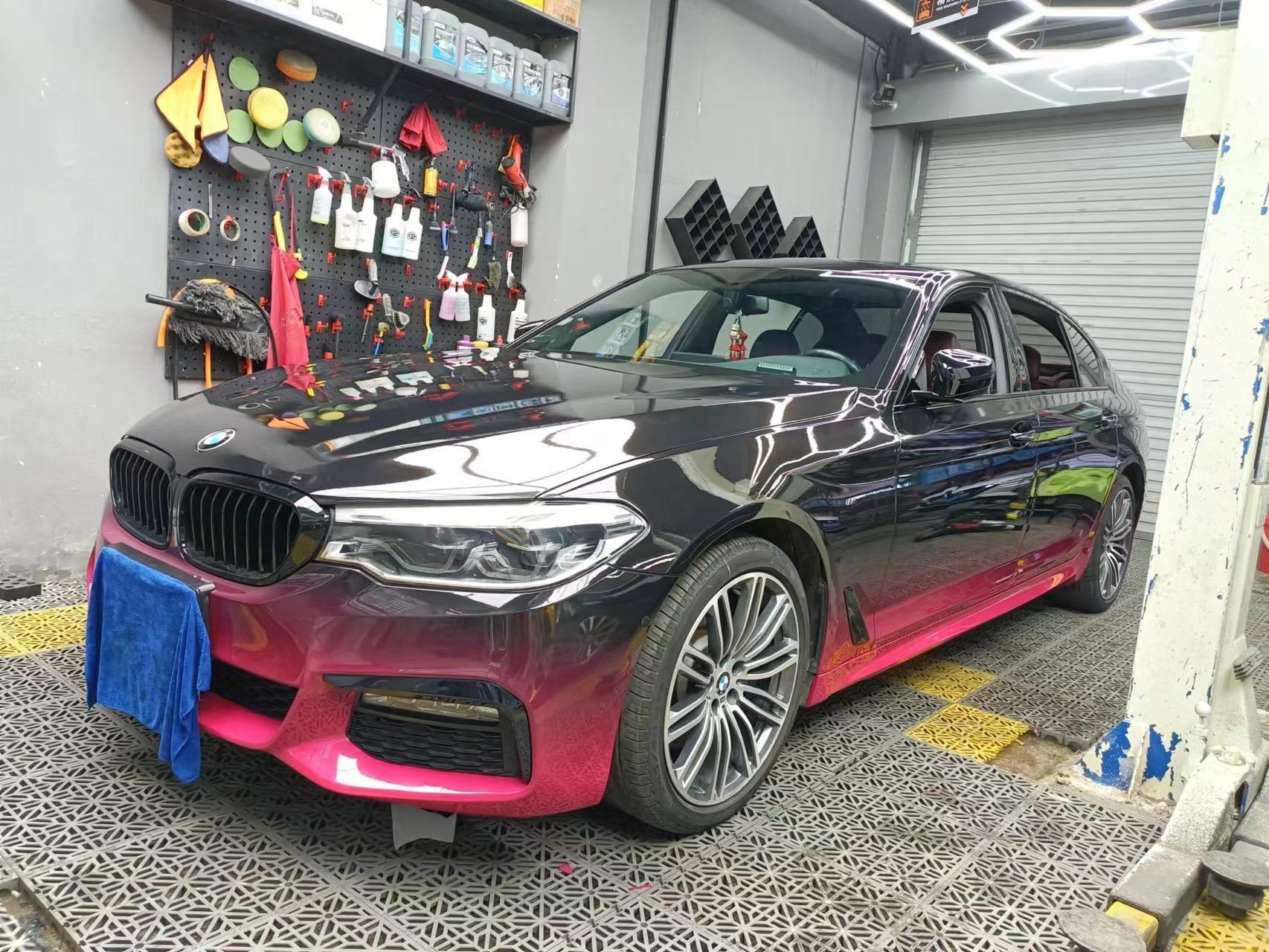 宝马5系黑红上下渐变