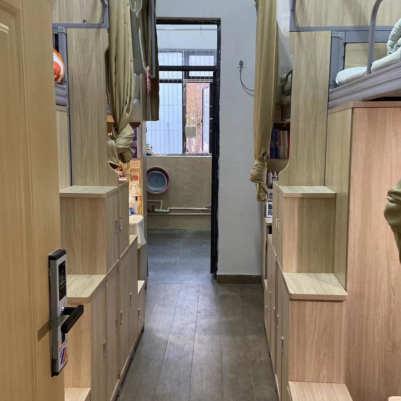 寝室四个人集体大扫除,把小窝整理干干净净,包厢式上床下桌太爱了