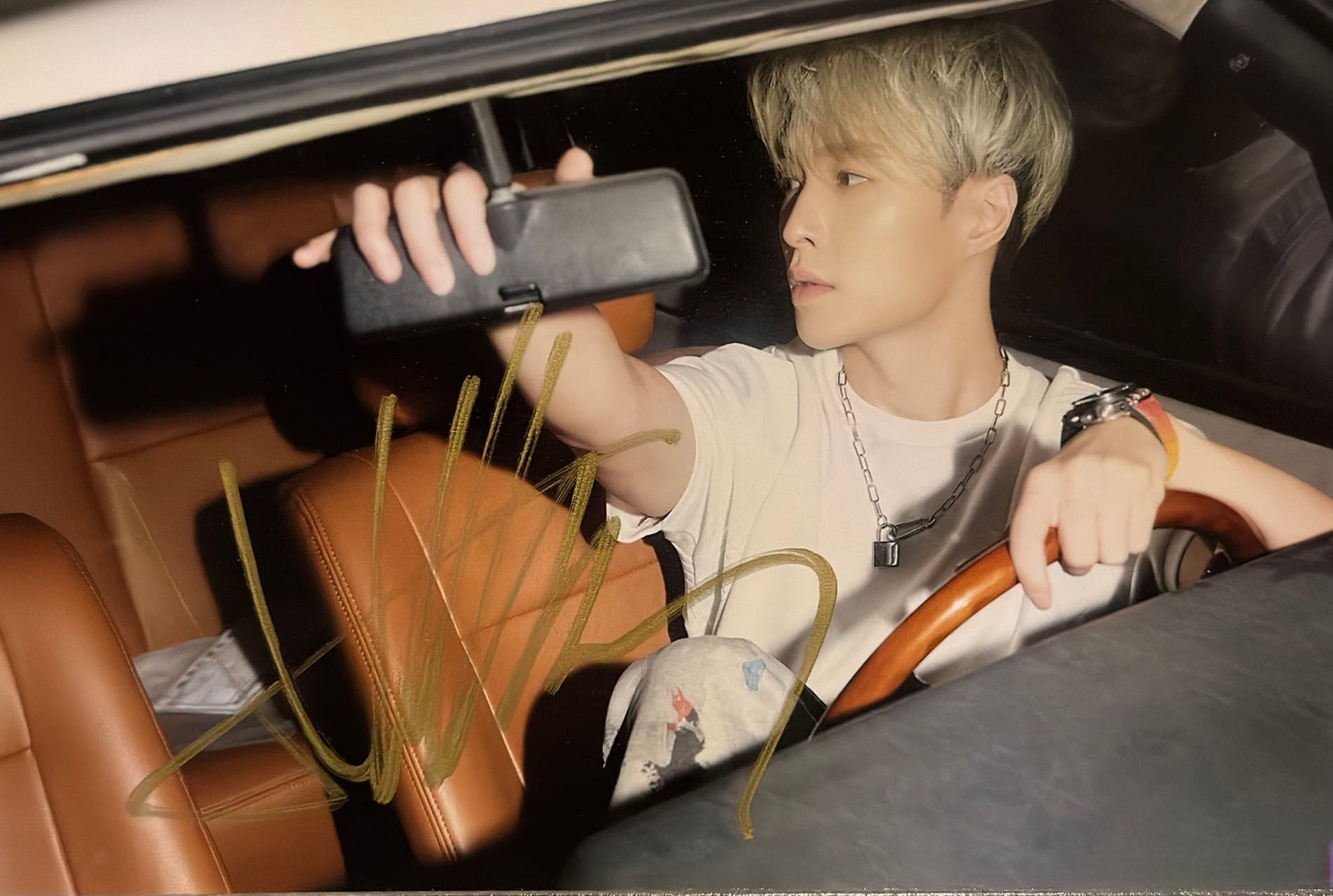 张艺兴孤注一掷# 张艺兴签名照