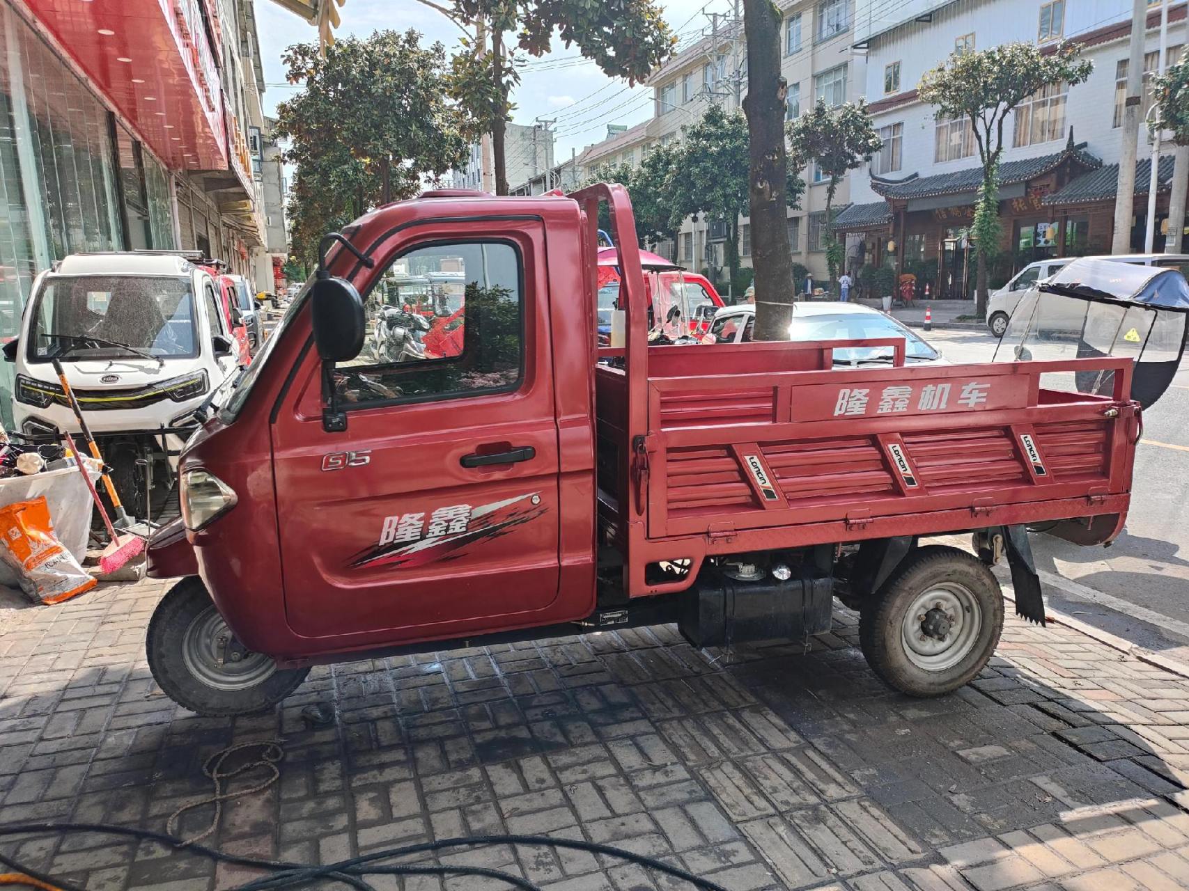 三轮车一台,隆鑫s5.三轮摩托车