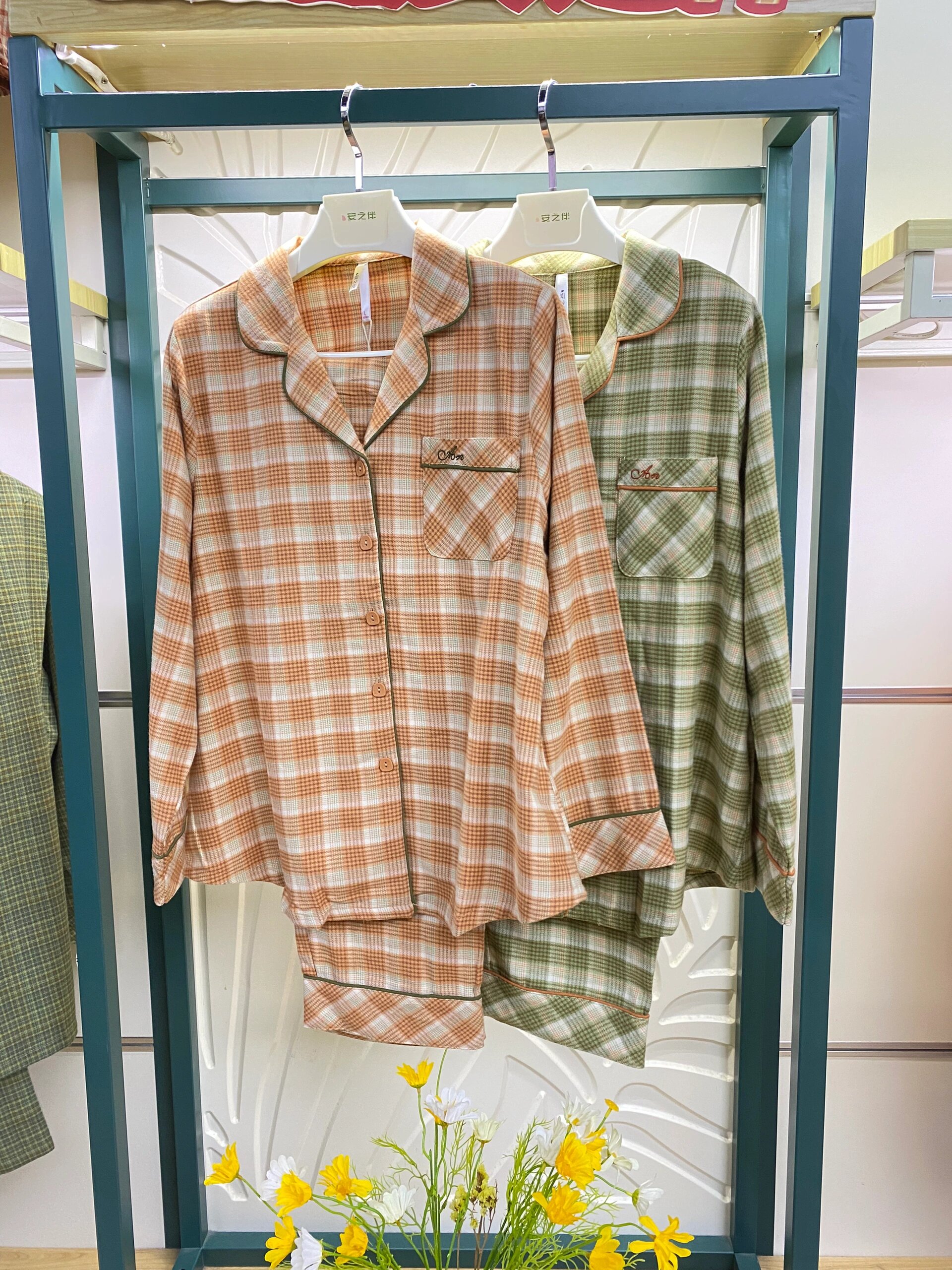吸湿性较好,表面密布着绒毛,面料细腻 	 #安之伴睡衣# #家居服# #睡衣