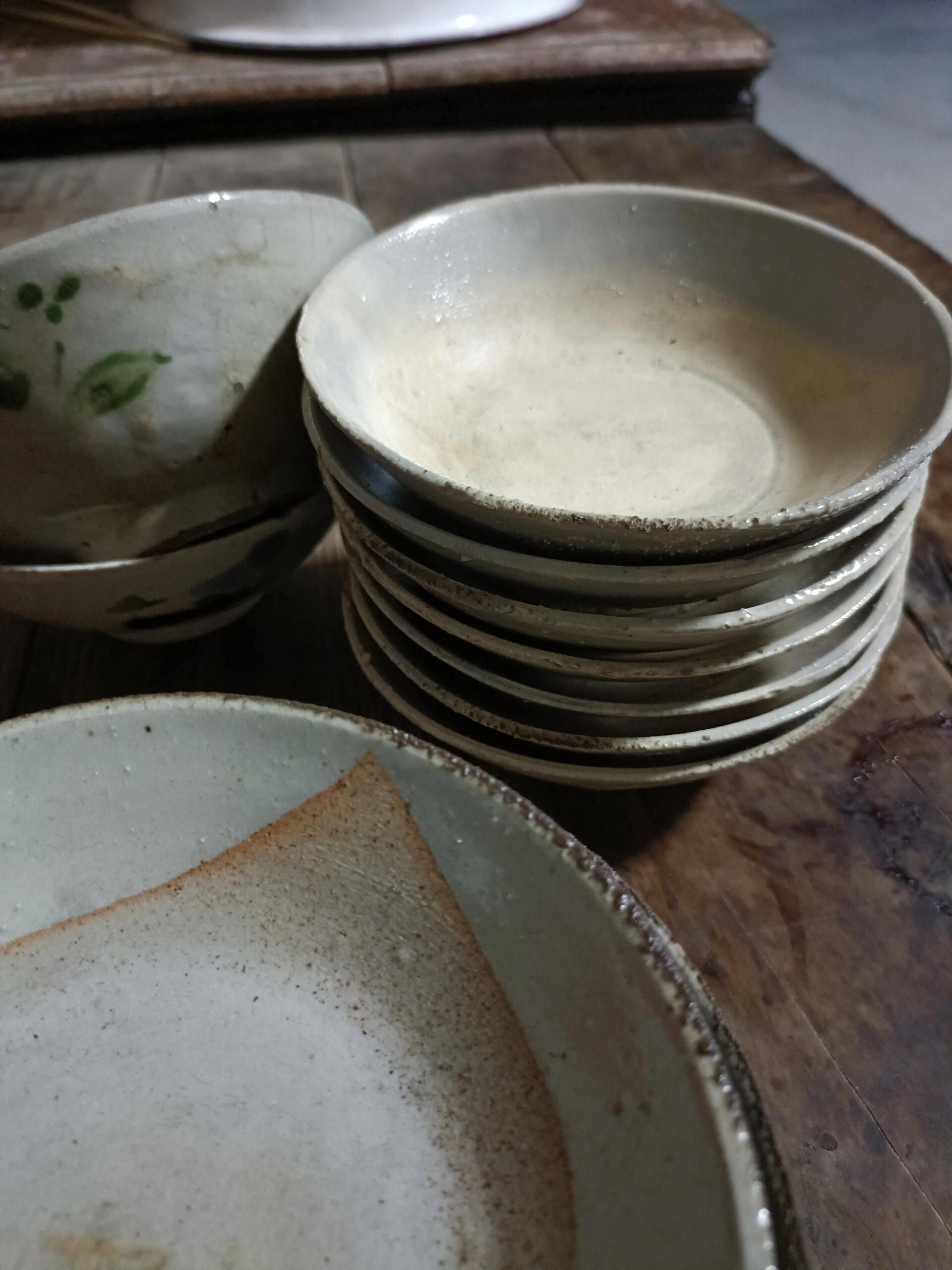 个个都比我年龄还大 回老家做清明菜粑粑,翻出了祖祖的一筐老碗,听说