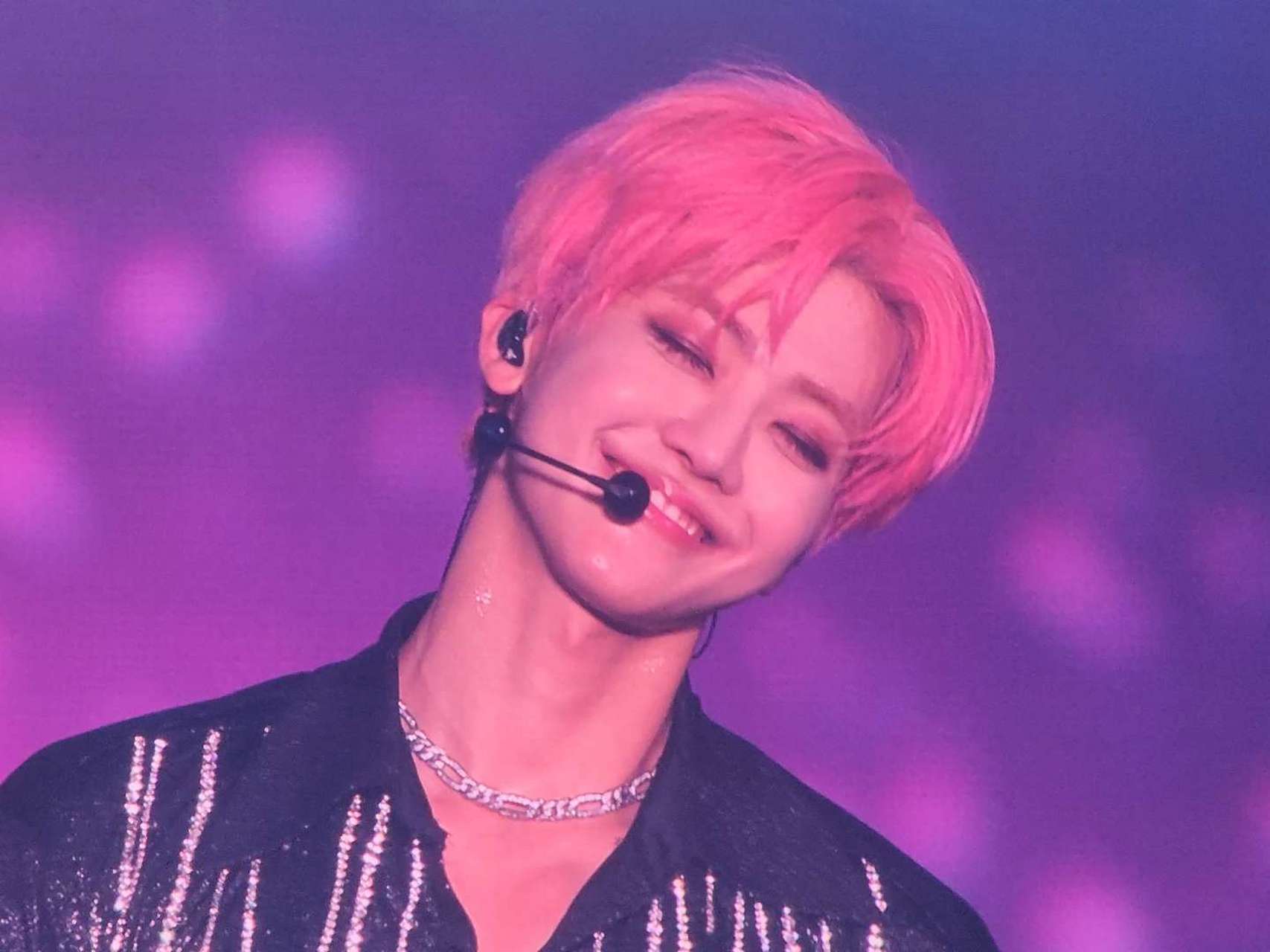 罗渽民今日粉发饭拍# 再次染了粉发的罗渽民,梦回we go up时期!